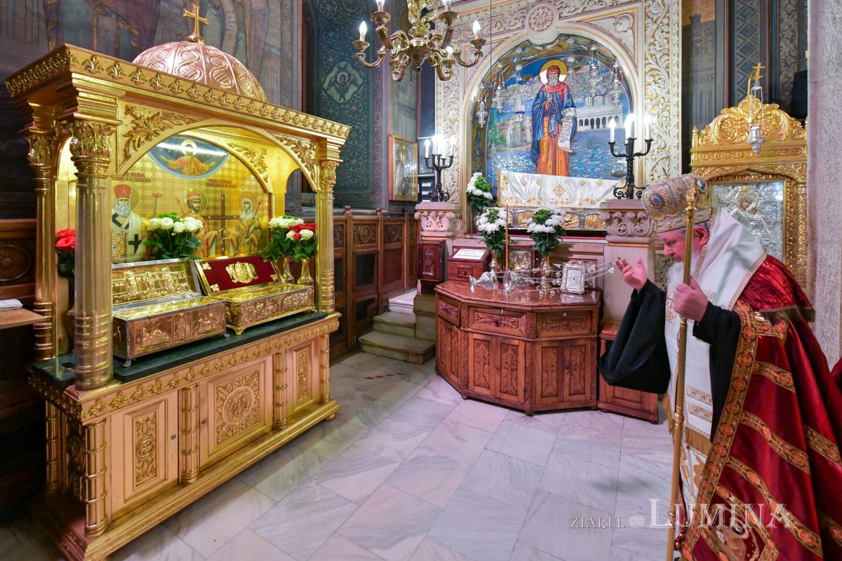Slujba Privegherii în cinstea Sfinţilor Împăraţi la Catedrala Patriarhală 171547
