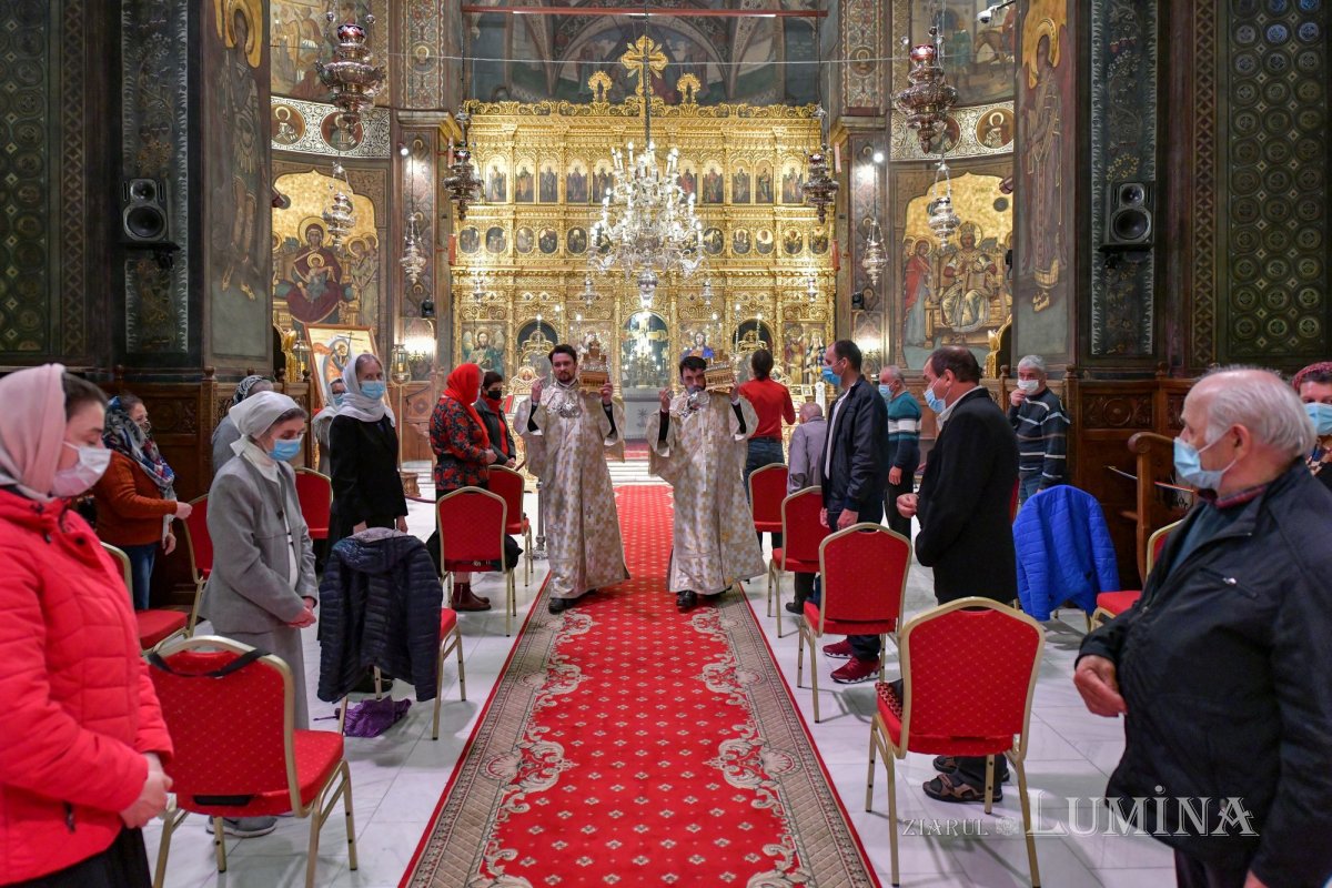 Slujba Privegherii în cinstea Sfinţilor Împăraţi la Catedrala Patriarhală 171548