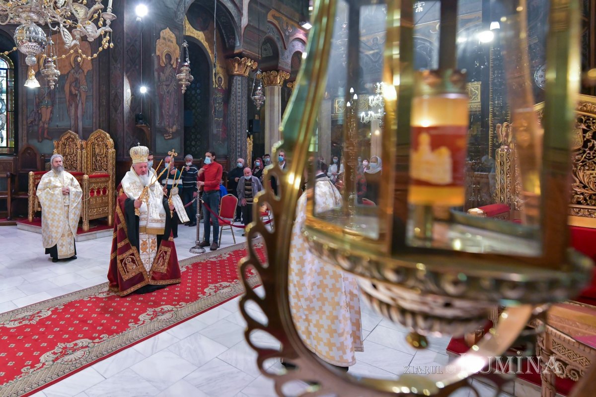 Slujba Privegherii în cinstea Sfinţilor Împăraţi la Catedrala Patriarhală 171553