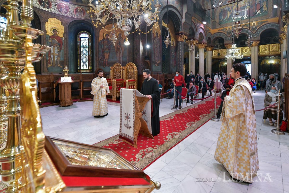 Slujba Privegherii în cinstea Sfinţilor Împăraţi la Catedrala Patriarhală 171554