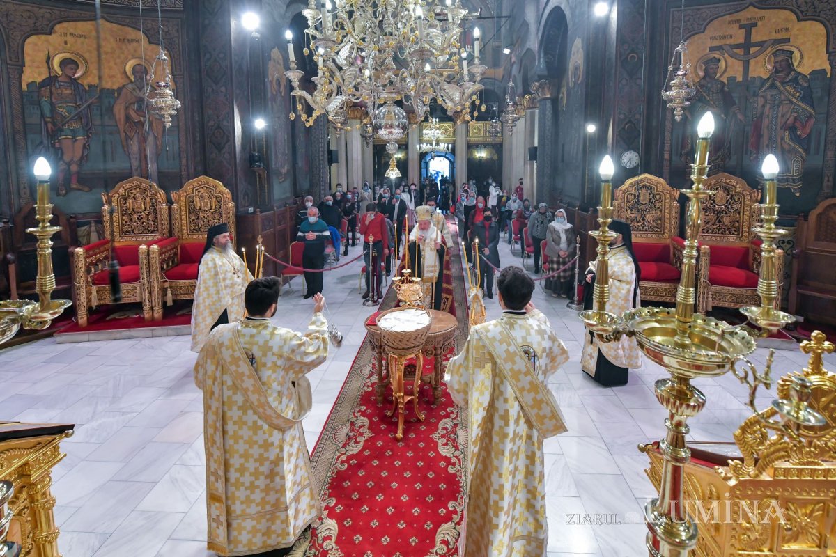 Slujba Privegherii în cinstea Sfinţilor Împăraţi la Catedrala Patriarhală 171555