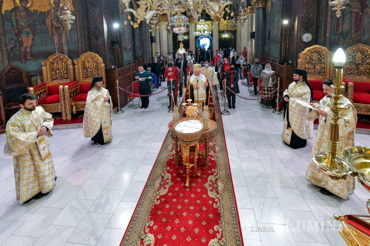 Slujba Privegherii în cinstea Sfinţilor Împăraţi la Catedrala Patriarhală 171557