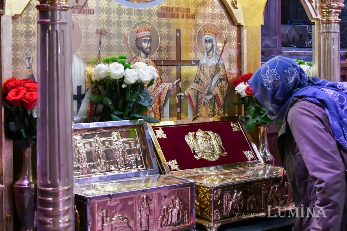 Slujba Privegherii în cinstea Sfinţilor Împăraţi la Catedrala Patriarhală 171565