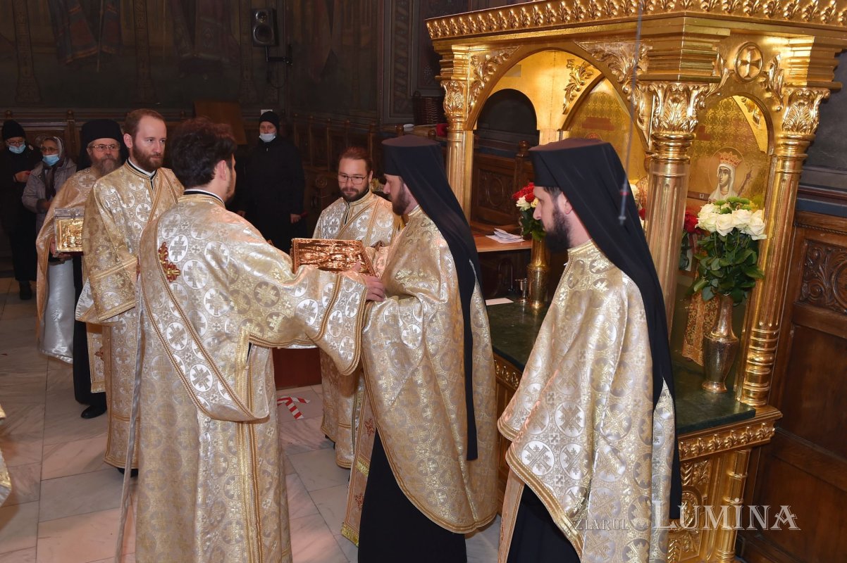 Hramul istoric al Catedralei Patriarhale din București 171630