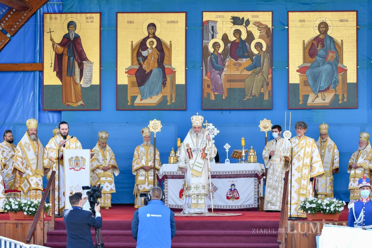 Hramul istoric al Catedralei Patriarhale din București 171698