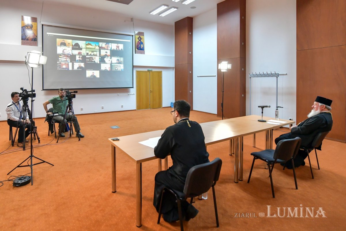 A doua zi de comunicări ale simpozionului dedicat monahismului ortodox 172045