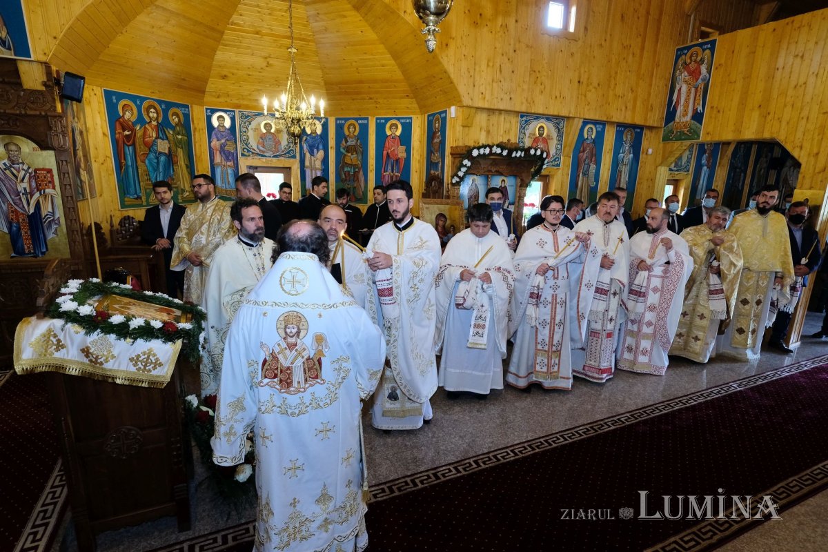 Sfințirea bisericii din localitatea ilfoveană Vlădiceasca 172576
