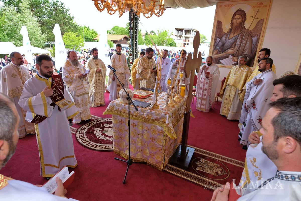 Sfințirea bisericii din localitatea ilfoveană Vlădiceasca 172586