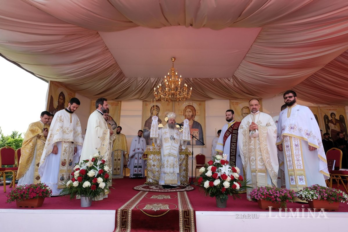 Sfințirea bisericii din localitatea ilfoveană Vlădiceasca 172593