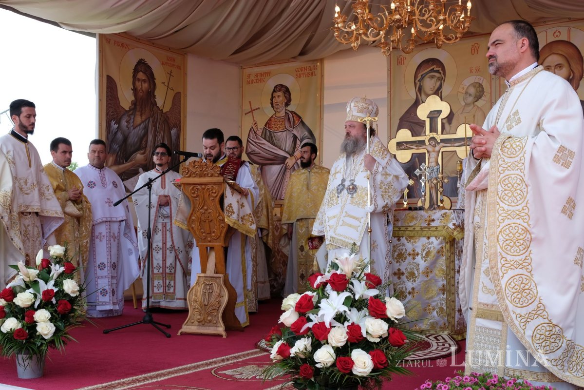 Sfințirea bisericii din localitatea ilfoveană Vlădiceasca 172594