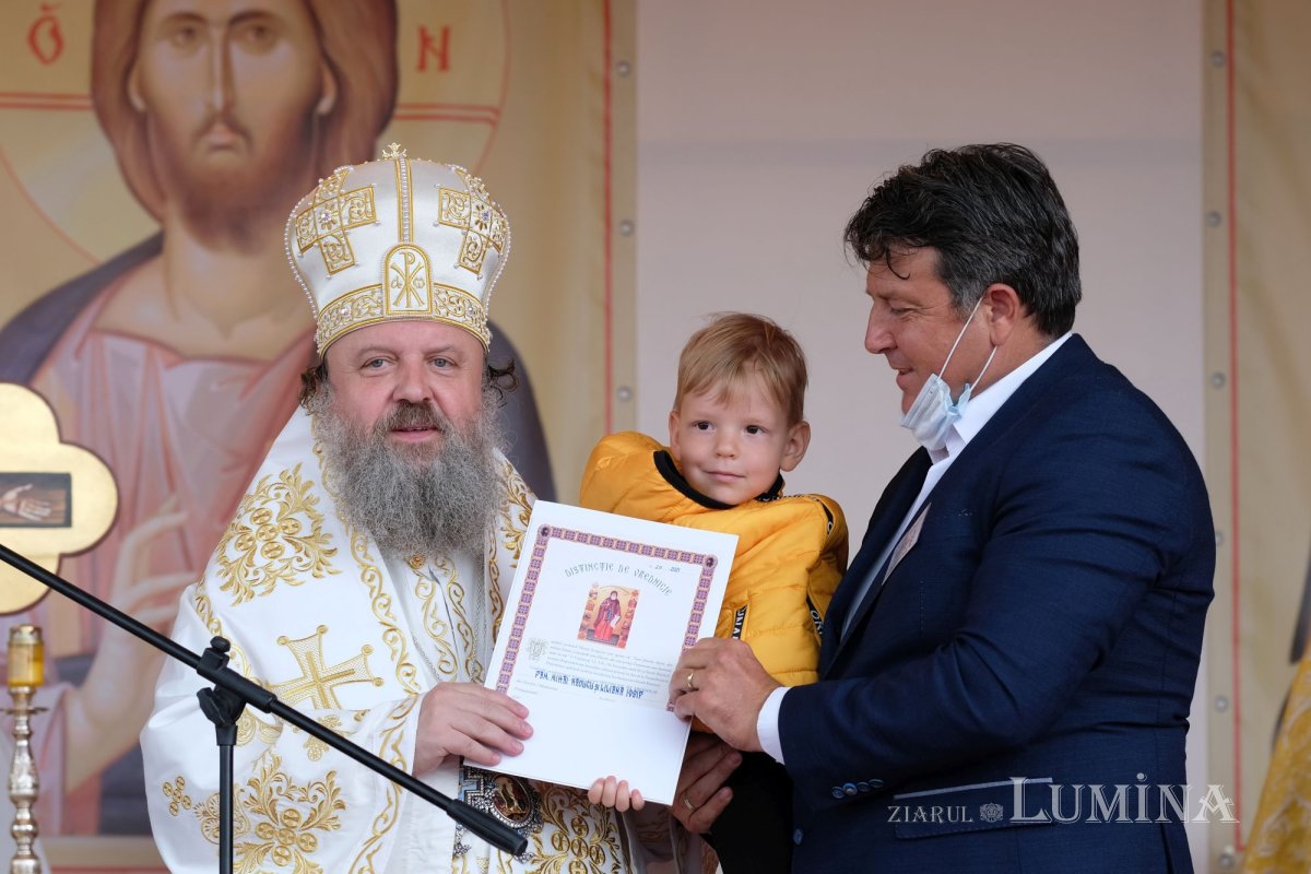 Sfințirea bisericii din localitatea ilfoveană Vlădiceasca 172610