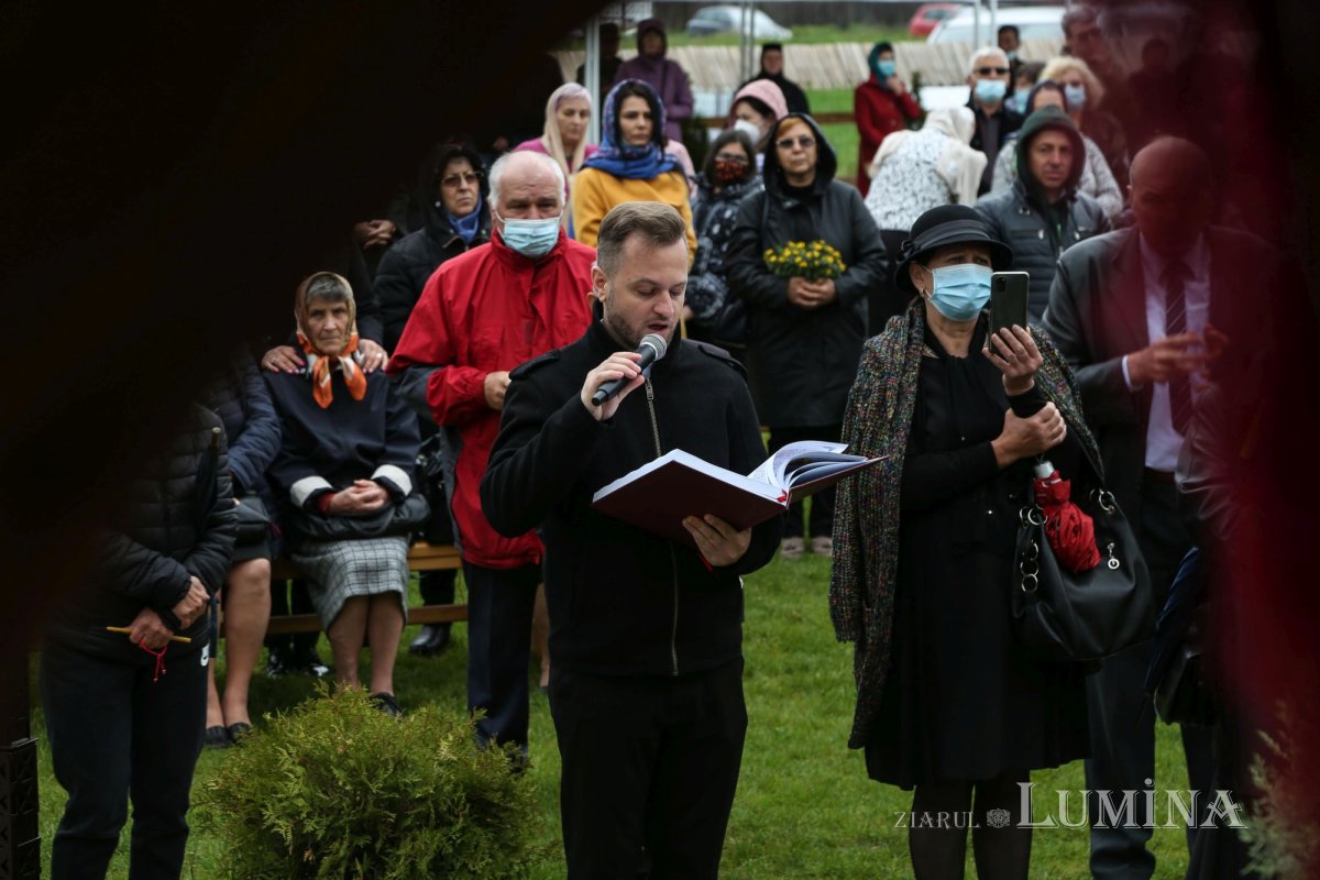 Veșmânt de har pentru Biserica „Naşterea Maicii Domnului” din Cristian 172422