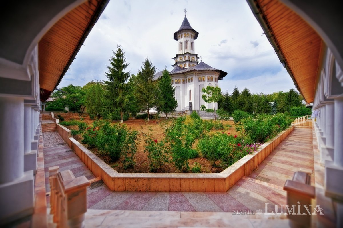 Mănăstirea Cudalbi, o cetate-prisacă  a jertfei, credinţei şi hărniciei  172731