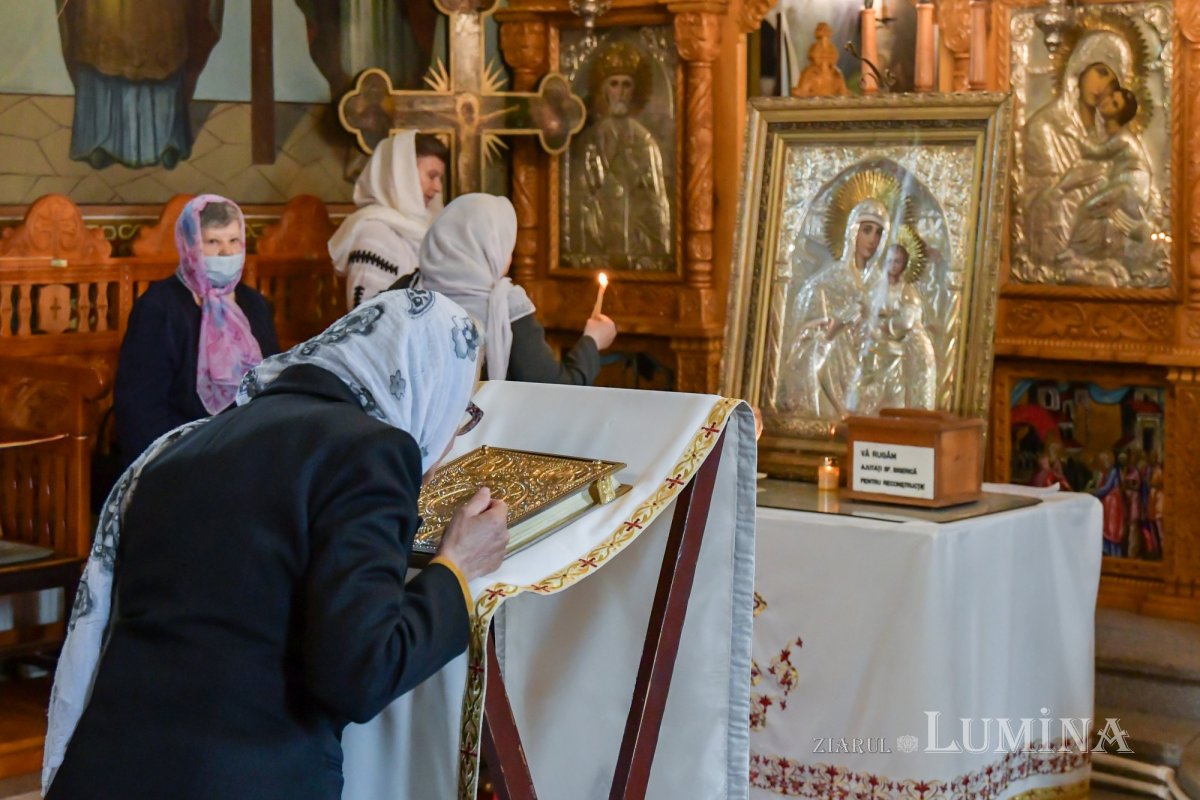 A fost sfințită noua catapeteasmă a bisericii Parohiei Belu-Pieptănari din Capitală 172968