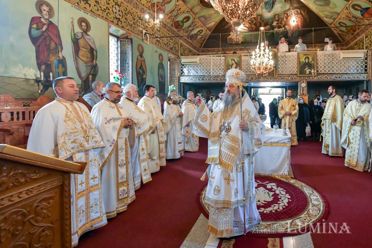 A fost sfințită noua catapeteasmă a bisericii Parohiei Belu-Pieptănari din Capitală 172969