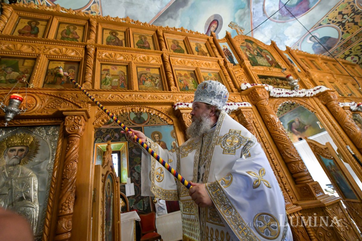 A fost sfințită noua catapeteasmă a bisericii Parohiei Belu-Pieptănari din Capitală 172977