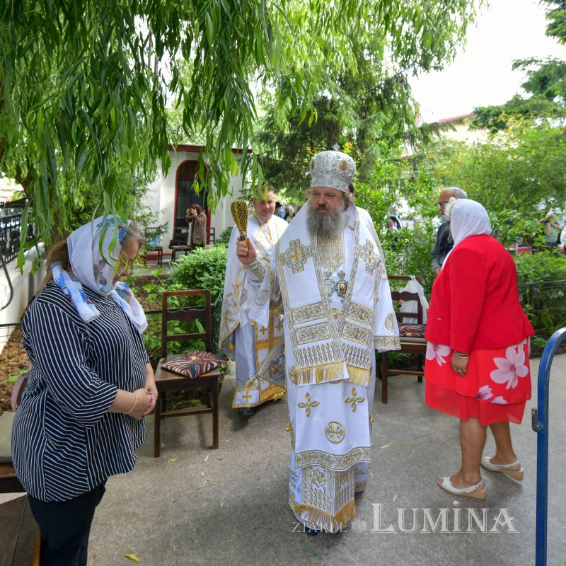 A fost sfințită noua catapeteasmă a bisericii Parohiei Belu-Pieptănari din Capitală 172979