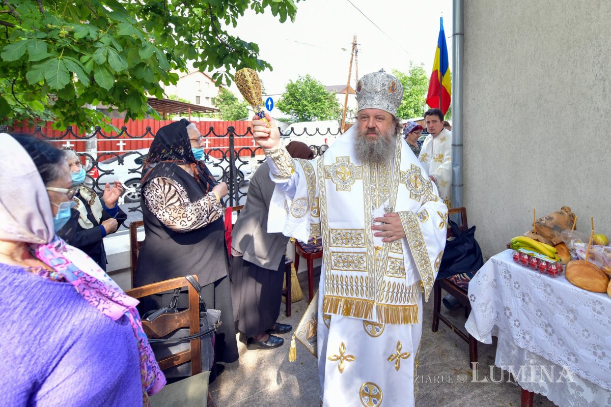 A fost sfințită noua catapeteasmă a bisericii Parohiei Belu-Pieptănari din Capitală 172980