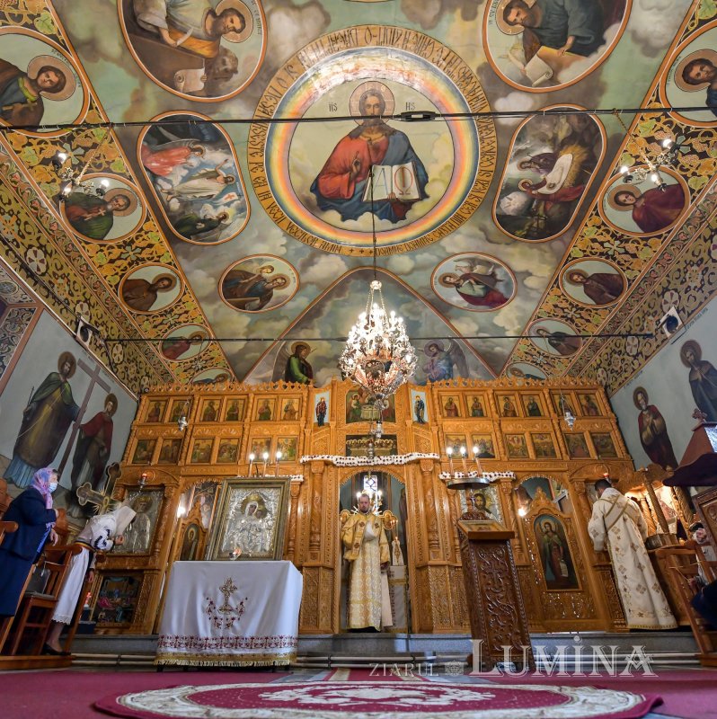 A fost sfințită noua catapeteasmă a bisericii Parohiei Belu-Pieptănari din Capitală 172986