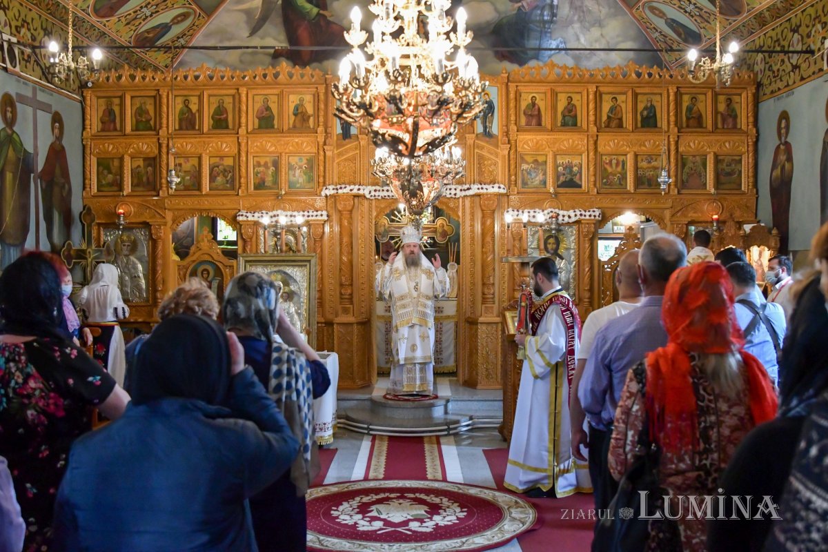 A fost sfințită noua catapeteasmă a bisericii Parohiei Belu-Pieptănari din Capitală 172990