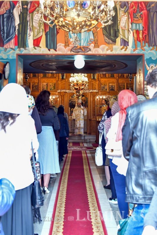 A fost sfințită noua catapeteasmă a bisericii Parohiei Belu-Pieptănari din Capitală 172992