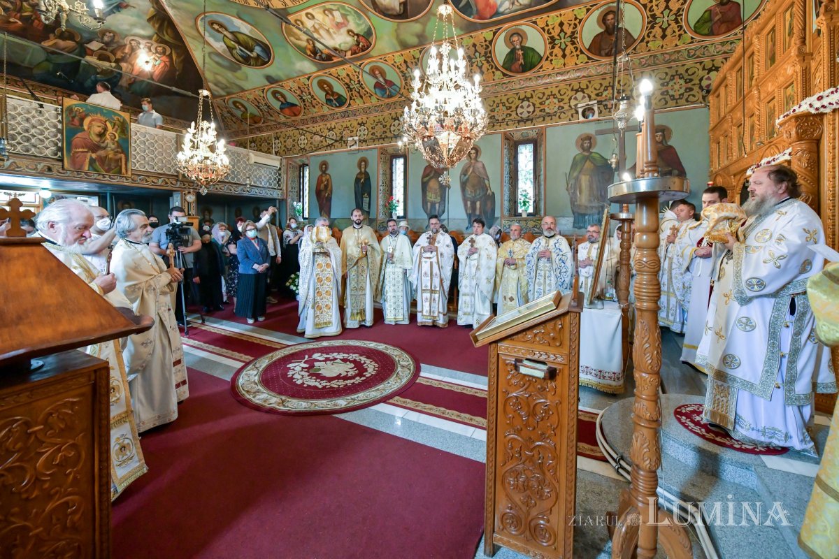 A fost sfințită noua catapeteasmă a bisericii Parohiei Belu-Pieptănari din Capitală 172994