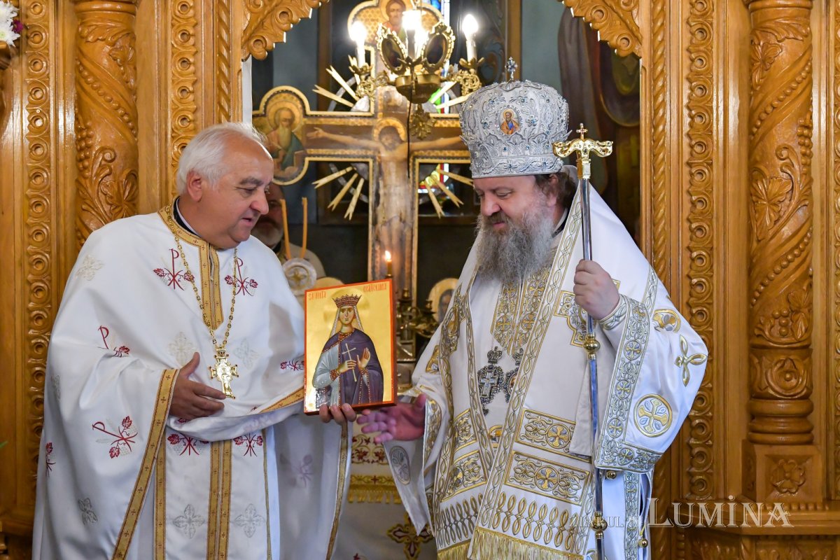 A fost sfințită noua catapeteasmă a bisericii Parohiei Belu-Pieptănari din Capitală 172997