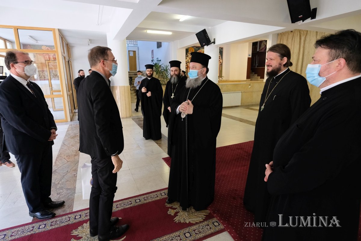 Preşedintele Academiei Române a vizitat Mănăstirea Radu Vodă și seminarul  din vecinătate 173192