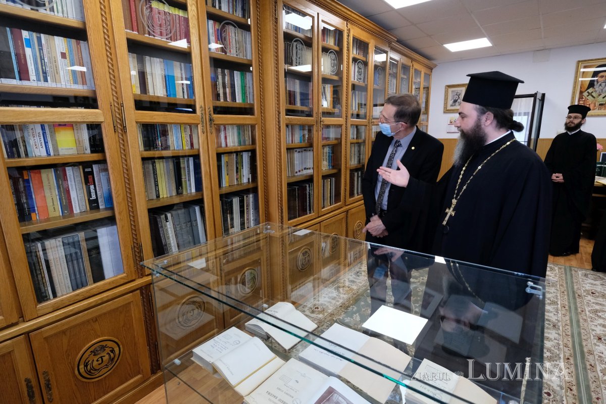 Preşedintele Academiei Române a vizitat Mănăstirea Radu Vodă și seminarul  din vecinătate 173199