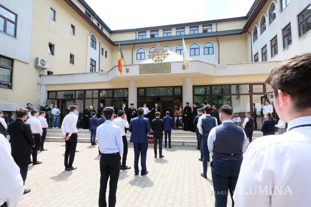 Preşedintele Academiei Române a vizitat Mănăstirea Radu Vodă și seminarul  din vecinătate 173207