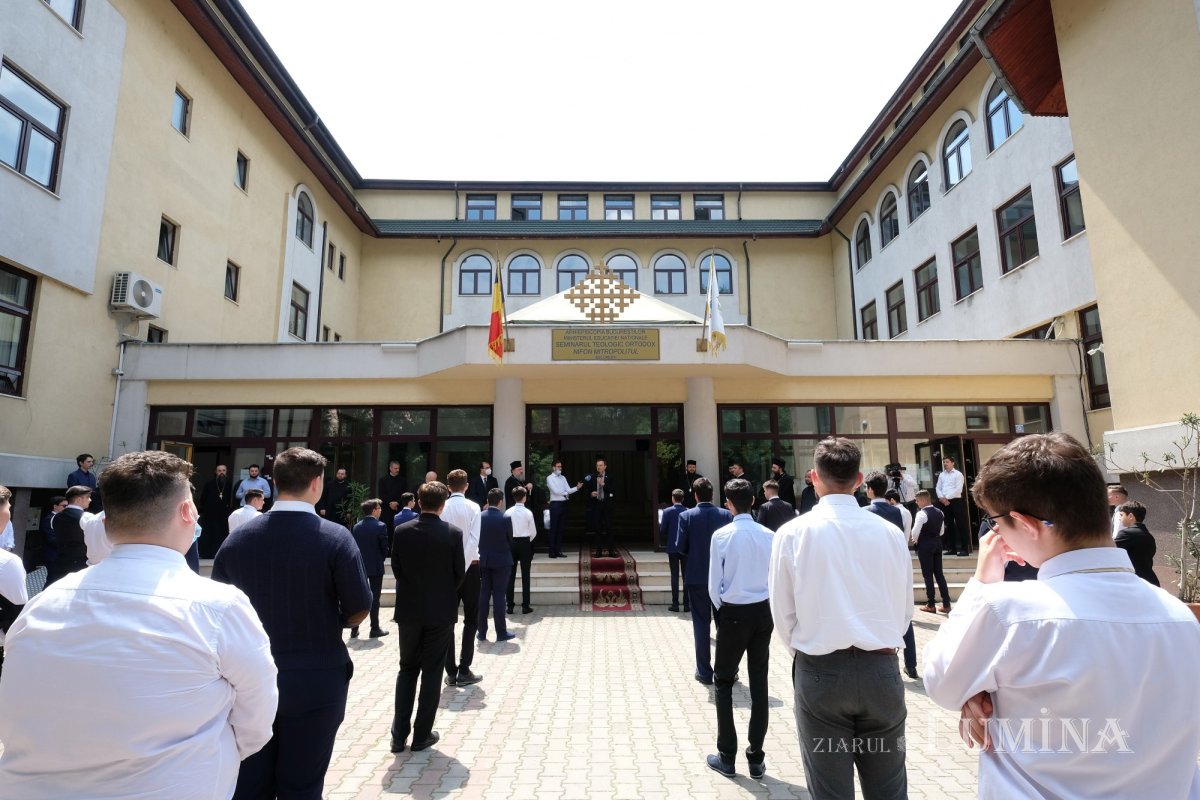 Preşedintele Academiei Române a vizitat Mănăstirea Radu Vodă și seminarul  din vecinătate 173218