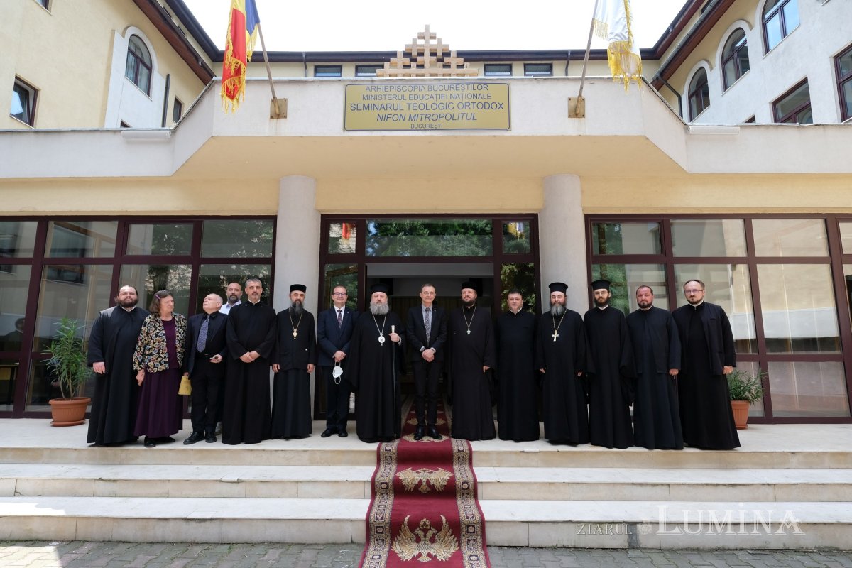 Preşedintele Academiei Române a vizitat Mănăstirea Radu Vodă și seminarul  din vecinătate 173220