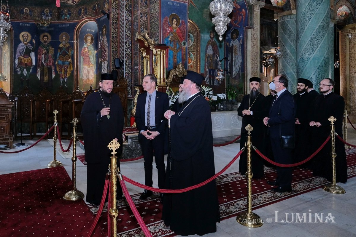 Preşedintele Academiei Române a vizitat Mănăstirea Radu Vodă și seminarul  din vecinătate 173222