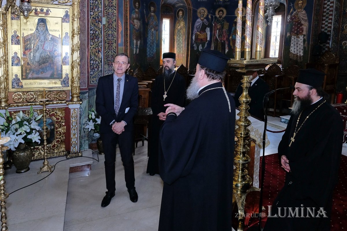 Preşedintele Academiei Române a vizitat Mănăstirea Radu Vodă și seminarul  din vecinătate 173223