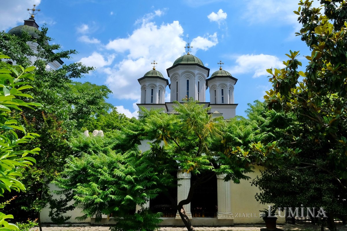 Preşedintele Academiei Române a vizitat Mănăstirea Radu Vodă și seminarul  din vecinătate 173226