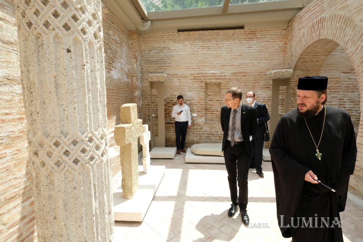 Preşedintele Academiei Române a vizitat Mănăstirea Radu Vodă și seminarul  din vecinătate 173229