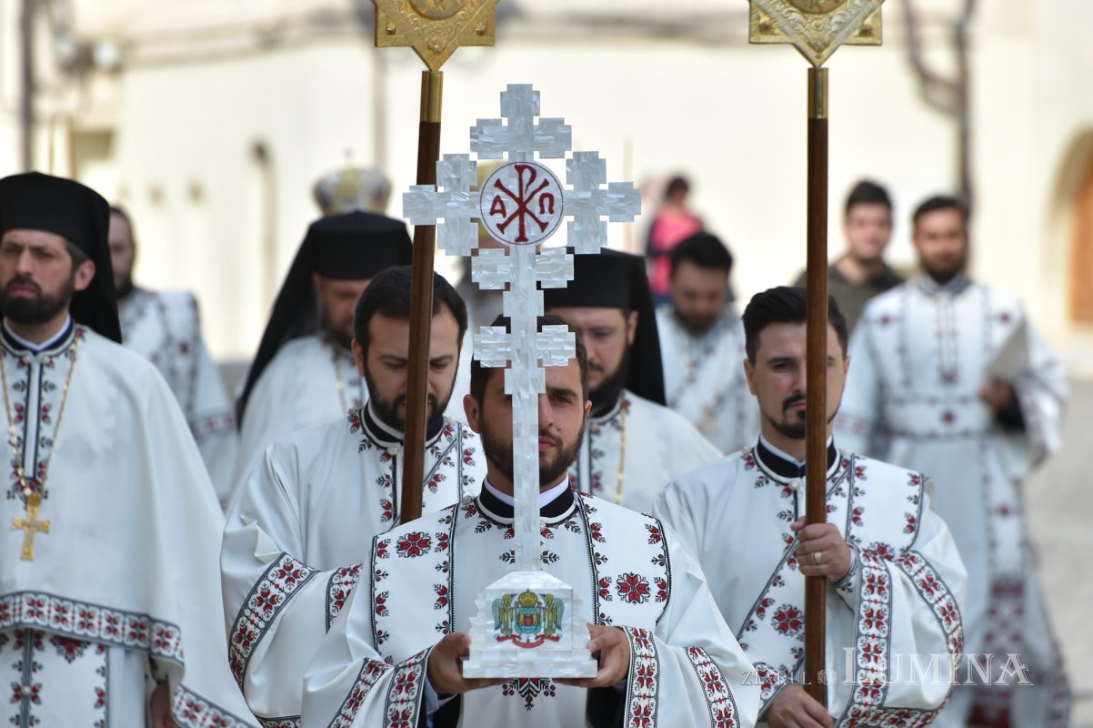 „Înălţat la ceruri, Hristos Domnul este prezent în Biserică prin harul Duhului Sfânt” 173381