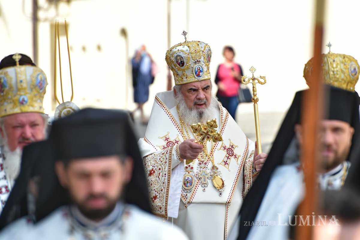 „Înălţat la ceruri, Hristos Domnul este prezent în Biserică prin harul Duhului Sfânt” 173382