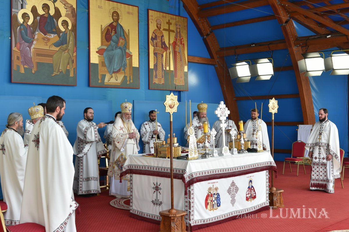 „Înălţat la ceruri, Hristos Domnul este prezent în Biserică prin harul Duhului Sfânt” 173385