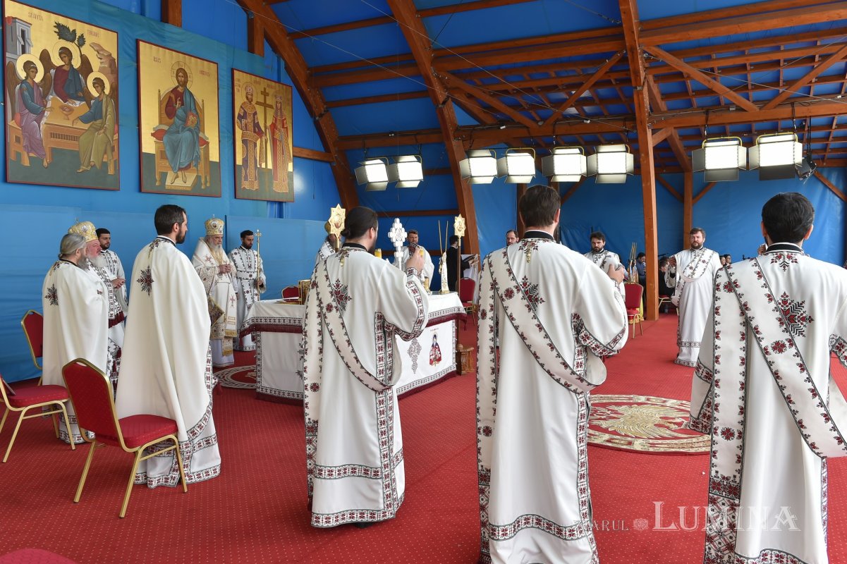 „Înălţat la ceruri, Hristos Domnul este prezent în Biserică prin harul Duhului Sfânt” 173386