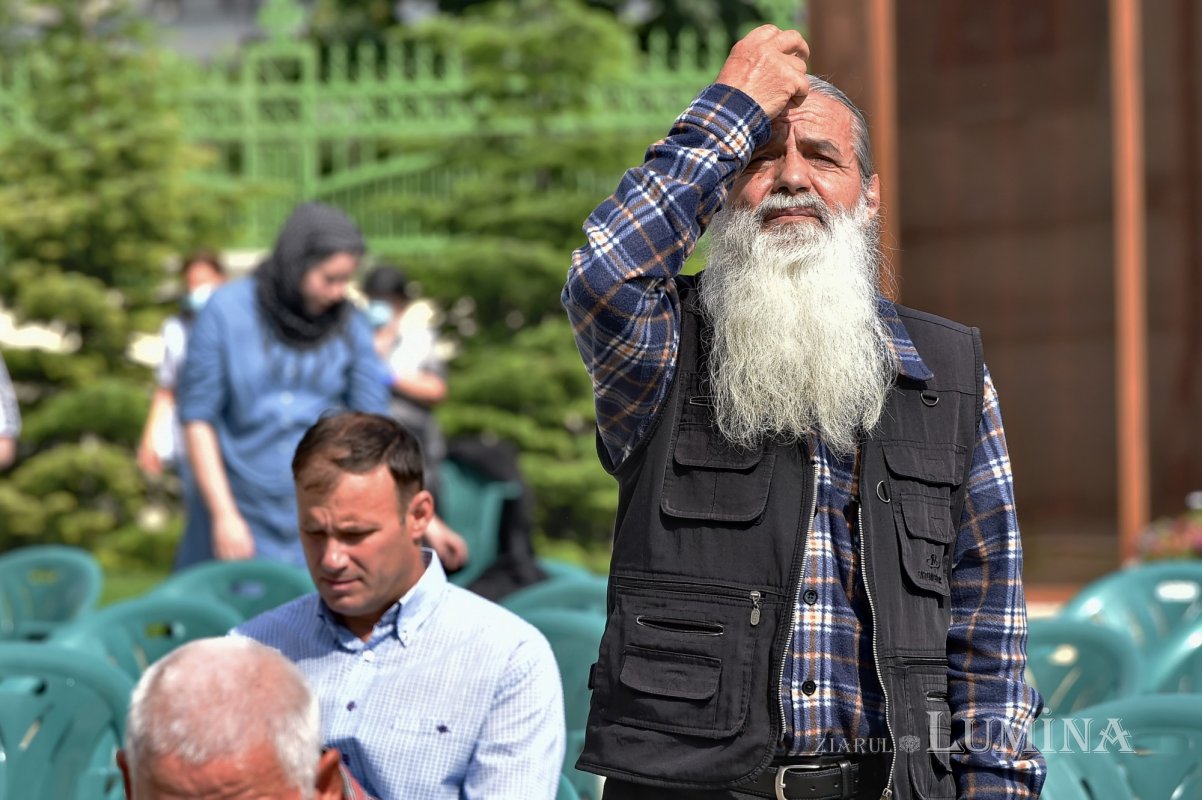 „Înălţat la ceruri, Hristos Domnul este prezent în Biserică prin harul Duhului Sfânt” 173391