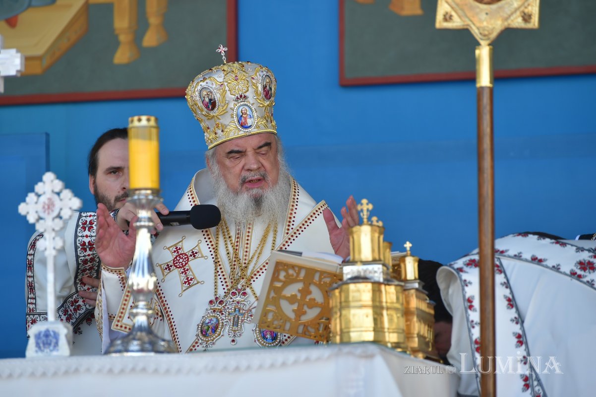 „Înălţat la ceruri, Hristos Domnul este prezent în Biserică prin harul Duhului Sfânt” 173396