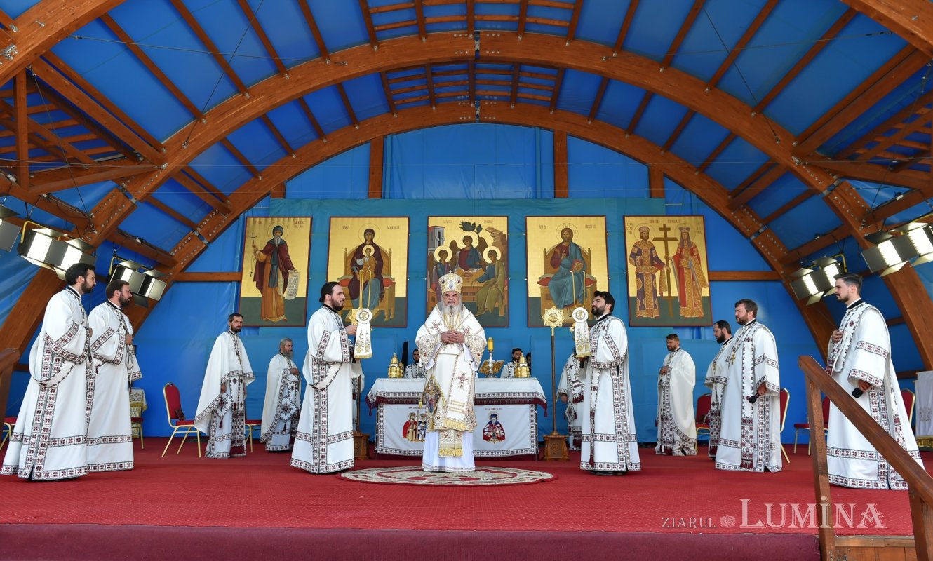 „Înălţat la ceruri, Hristos Domnul este prezent în Biserică prin harul Duhului Sfânt” 173397