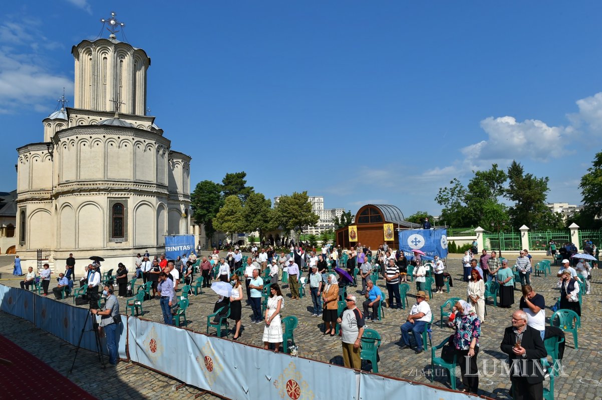 „Înălţat la ceruri, Hristos Domnul este prezent în Biserică prin harul Duhului Sfânt” 173399