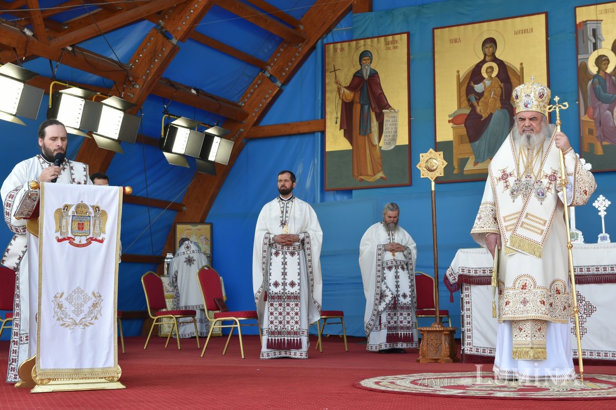 „Înălţat la ceruri, Hristos Domnul este prezent în Biserică prin harul Duhului Sfânt” 173406