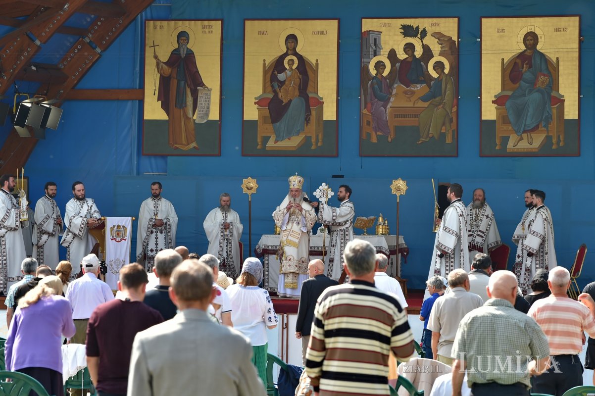 „Înălţat la ceruri, Hristos Domnul este prezent în Biserică prin harul Duhului Sfânt” 173407