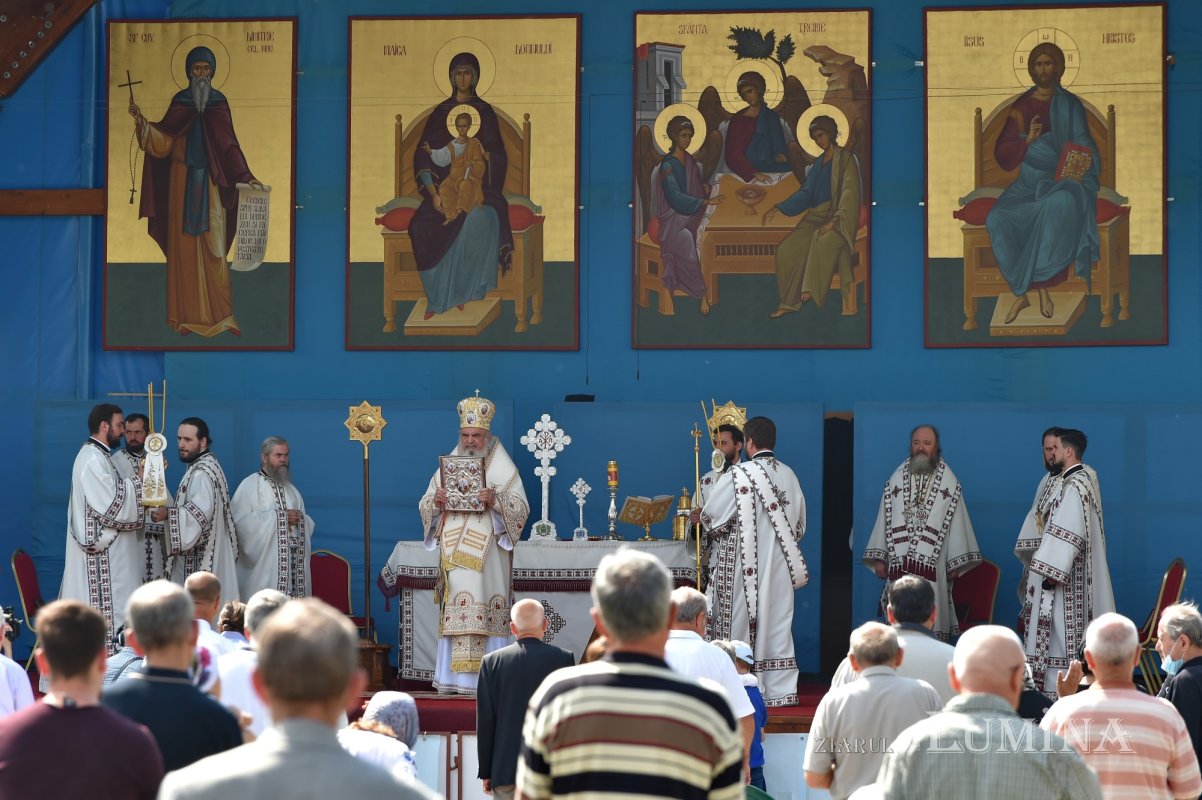 „Înălţat la ceruri, Hristos Domnul este prezent în Biserică prin harul Duhului Sfânt” 173408