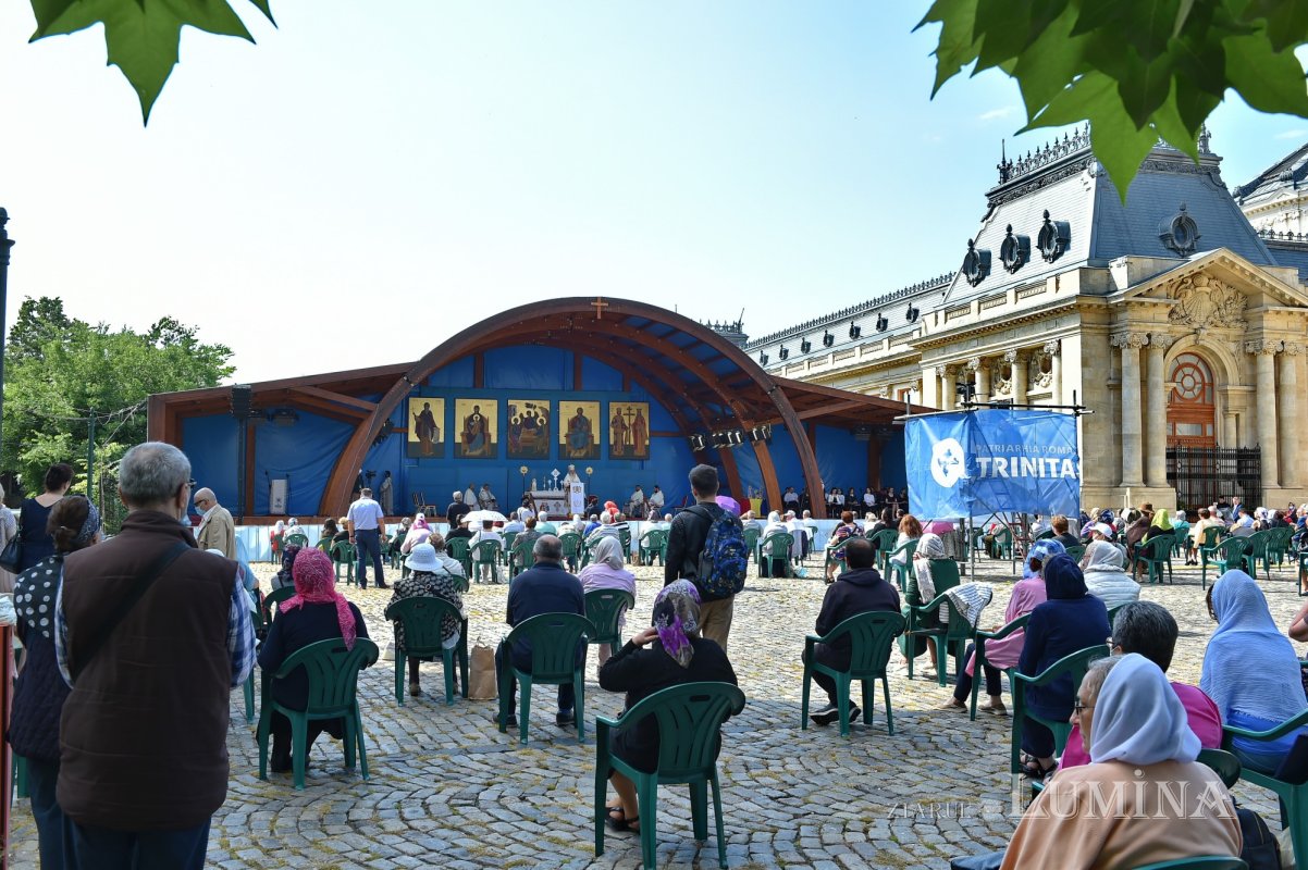 „Înălţat la ceruri, Hristos Domnul este prezent în Biserică prin harul Duhului Sfânt” 173409