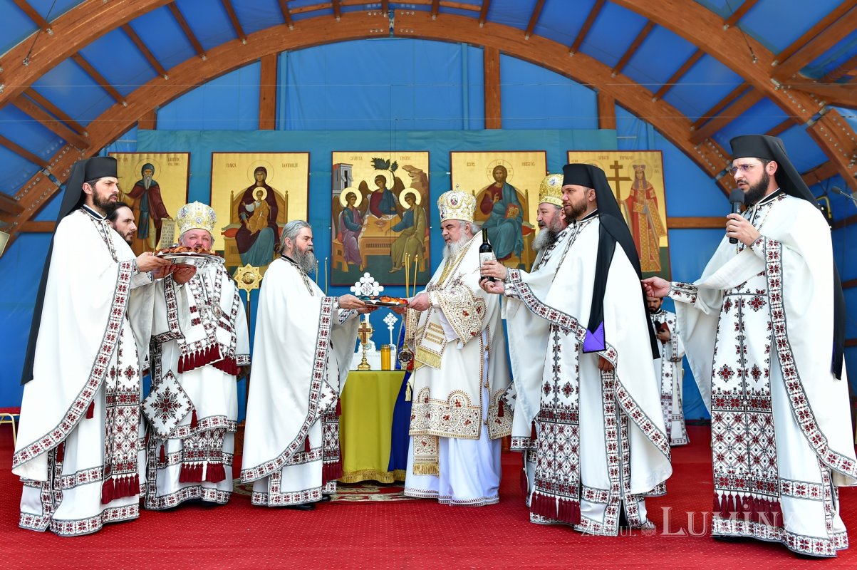 „Înălţat la ceruri, Hristos Domnul este prezent în Biserică prin harul Duhului Sfânt” 173416