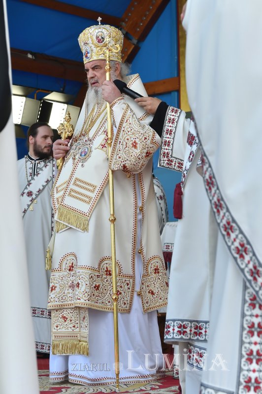 „Înălţat la ceruri, Hristos Domnul este prezent în Biserică prin harul Duhului Sfânt” 173419